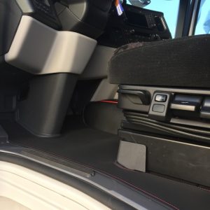 Kunstleder Fußmatten Glatt/Gesteppt passend für SCANIA R New Generation Beifahrersitz Luftgefedert unter die Leisten