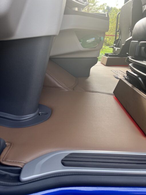 Kunstleder Tunnel Glatt/ Gestickt passend für SCANIA S New Generation Beifahrersitz Klappstuhl mit Kleiner Abdeckung – Bild 21