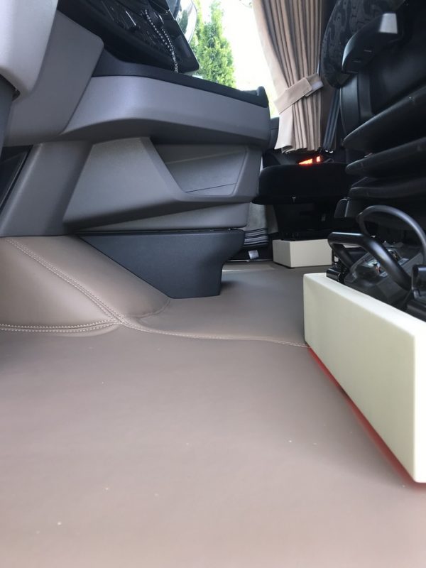Sitzsockelverkeidung Holz/Kunstleder passend für SCANIA S New Generation Beifahrersitz Klappstuhl