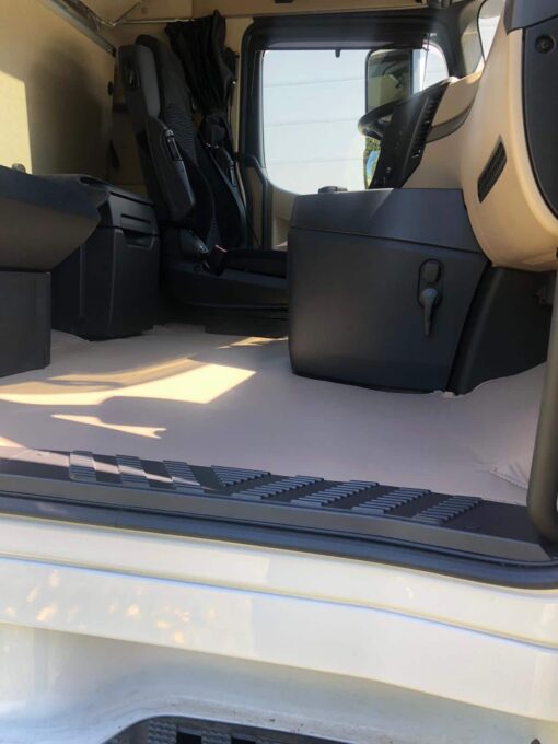Tunnelabdeckung passend für ACTROS MP4 / MP5  Beifahrersitz Relaxecke