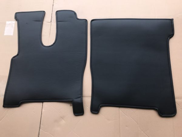 Fußmatten passend für DAF-106 unter die Seiten Leisten Glatt / Gesteppt