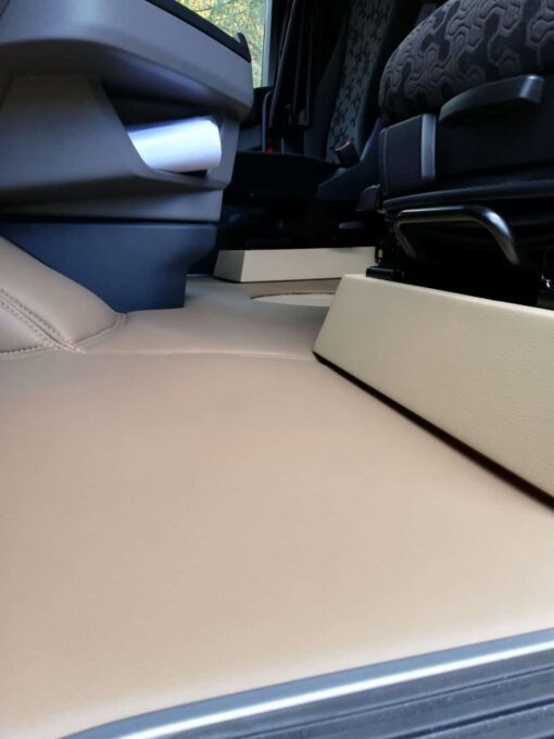 Exklusiv Sitzsockelverkleidung Schräg passend für Scania R/S New Generation und Scania R BJ ab 2009-2016 Klappstuhl – Bild 2