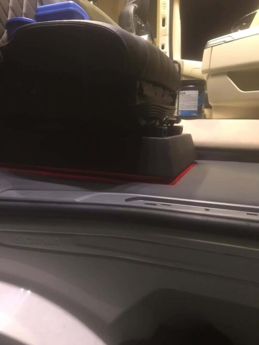Exklusiv Sitzsockelverkleidung Schräg passend für Scania R/S New Generation und Scania R BJ ab 2009-2016 Klappstuhl – Bild 3