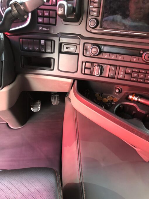 Luxus Einbaufußmatten passend für SCANIA R New Generation Beifahrersitz Klappstuhl
