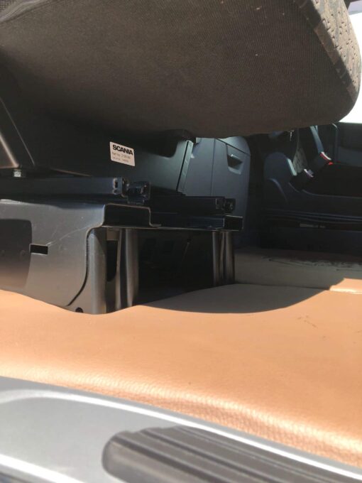 Exclusive Einbautunnel passend für SCANIA/ S Beifahrerseite Klappstuhl – Bild 3