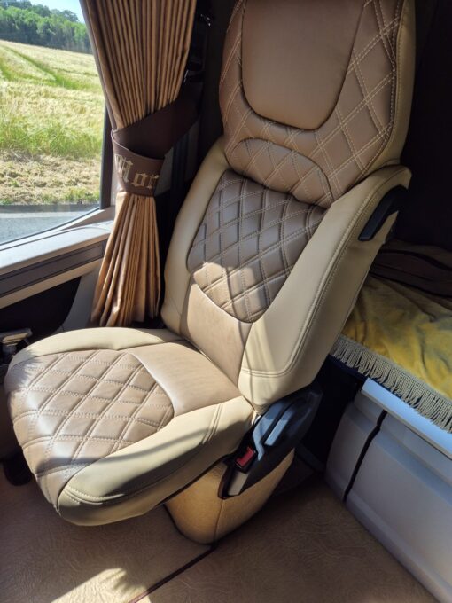 Sitzbezüge passend für DAF XG/XG+ Beifahrerseite Klappstuhl mit Tisch – Bild 8