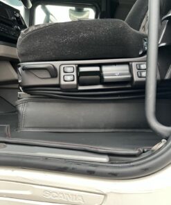 Sitzsockelverkleidung passend für Scania R/S New Generation Fahrersitz Luftgefedert, Beifahrersitz Klappstuhl mit Klipp