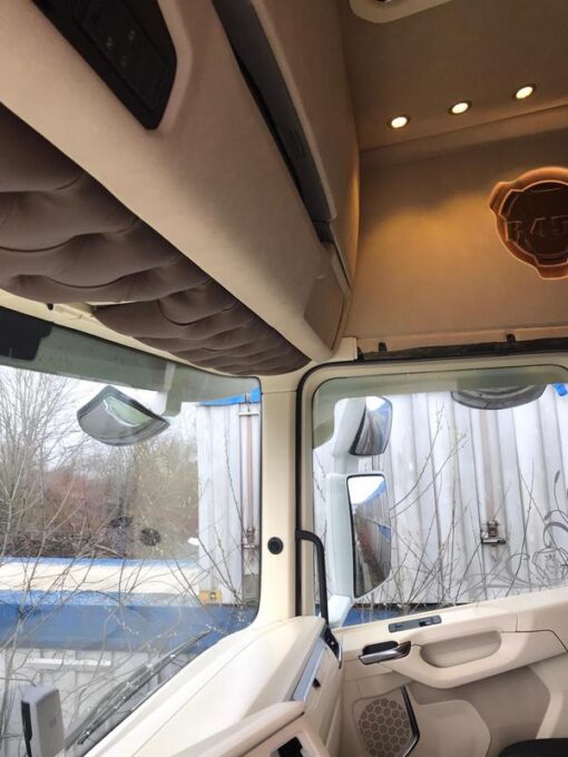 Sonnenblendenabdeckung passend für Scania R/S New Generation mit Knöpfen – Bild 2