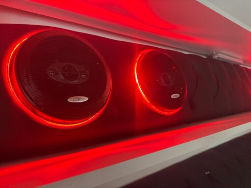 Sonnenblendeabdeckung passend für Scania R/S geknöpft mit 2 oder 4 Lautsprechern – Bild 3