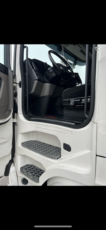 Untere Lenksäulenabdeckung passend für Scania R/S New Generation Untere Lenksäulenabdeckung passend für Scania R/S New Generation