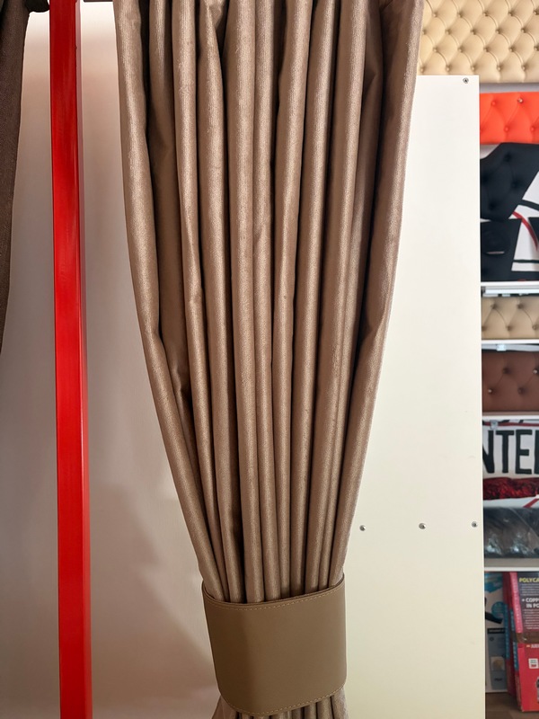 Gardinen mit Kunstlederkante passend für alle LKW / Universal / Velour Gardinen mit Kunstlederkante passend für alle LKW / Universal / Velour – Bild 3