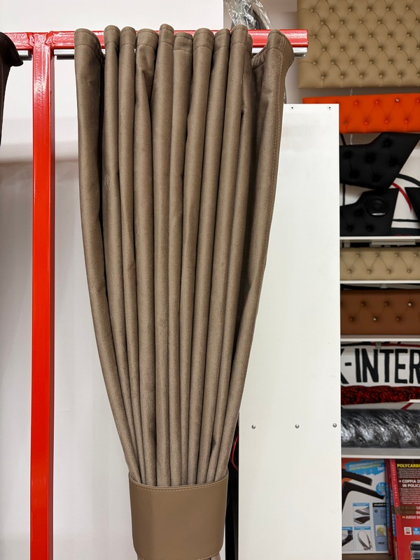 Gardinen mit Kunstlederkante passend für alle LKW / Universal / Velour Gardinen mit Kunstlederkante passend für alle LKW / Universal / Velour